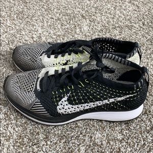 Nike Flyknit Racer - Black & White Volt